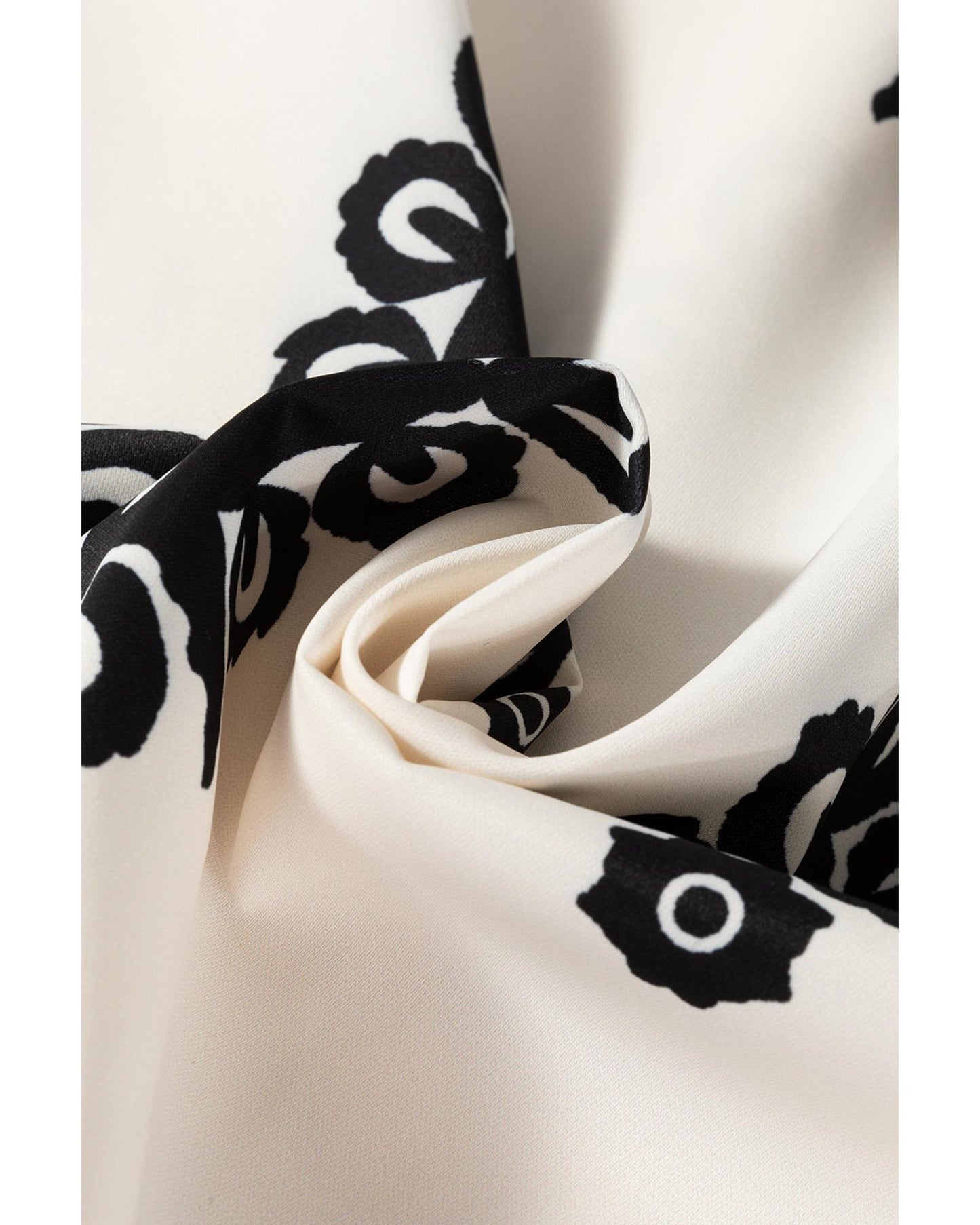 Black Geometric Print Short Sleeve V Neck Blouse - M