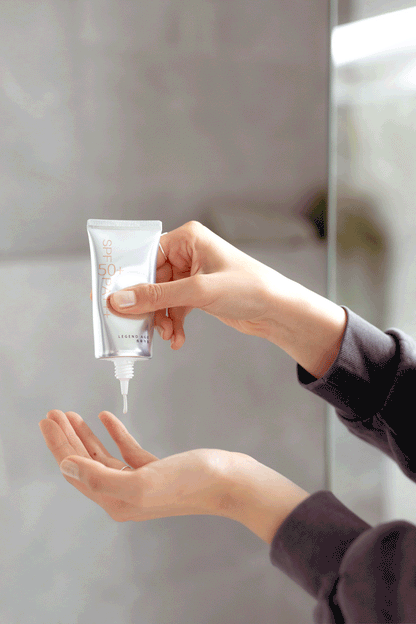 Brightening Sunscreen | SPF 50+ | PA+++ | No White Cast | Nourishing