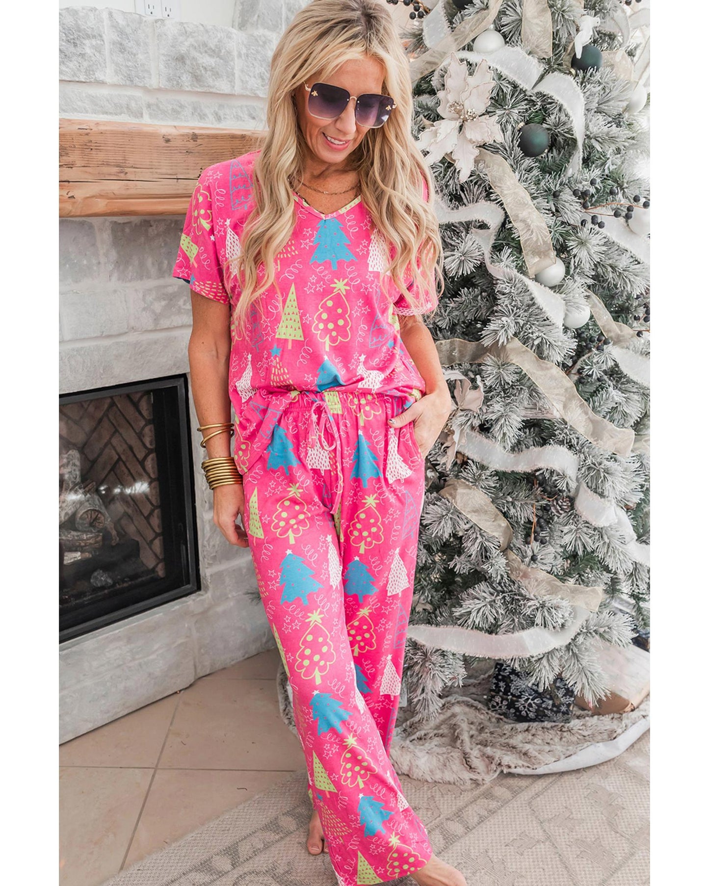 Rose Christmas Tree Print V Neck Tee and Pants Lounge Set - S