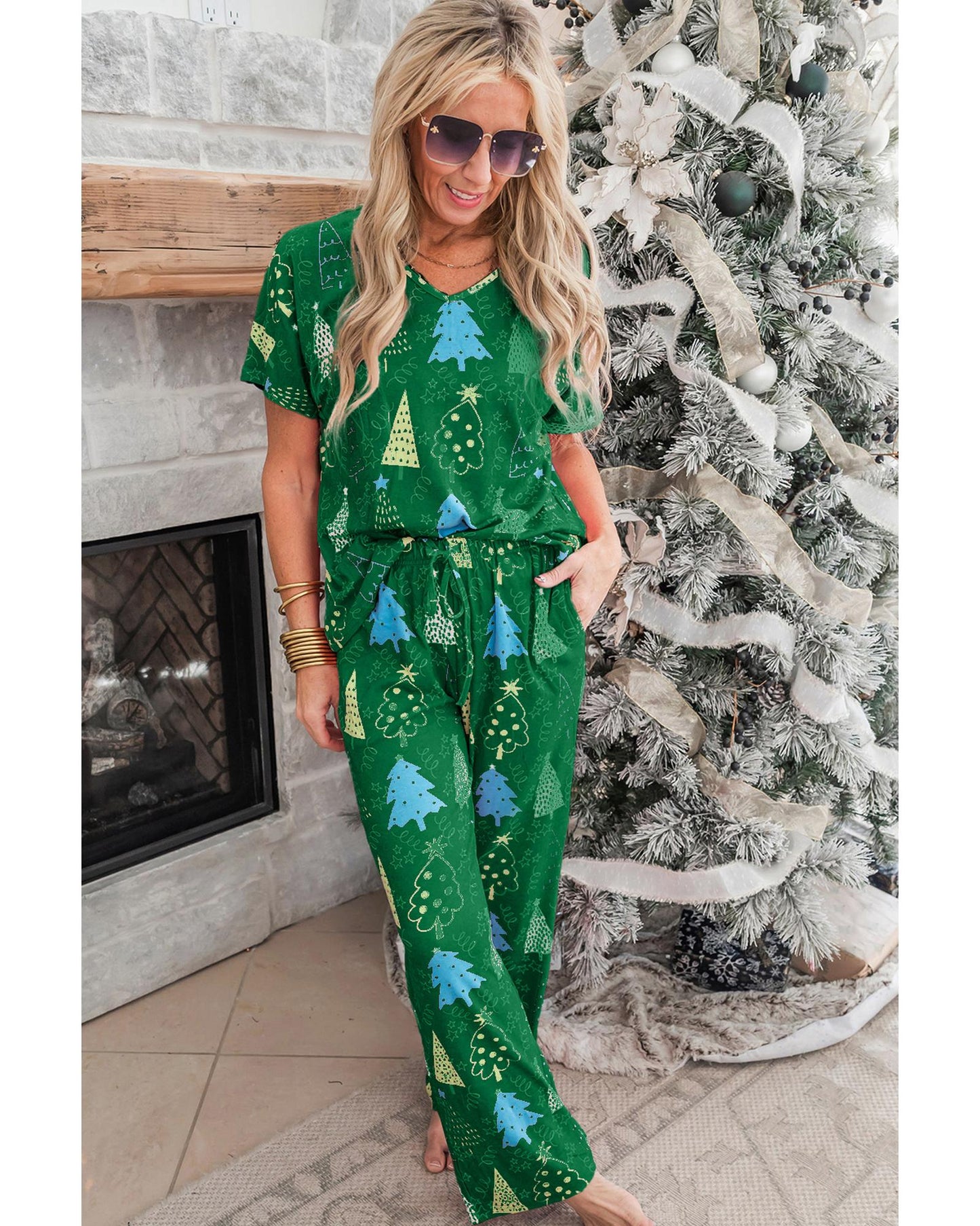 Green Christmas Tree Print V Neck Tee and Pants Lounge Set - S