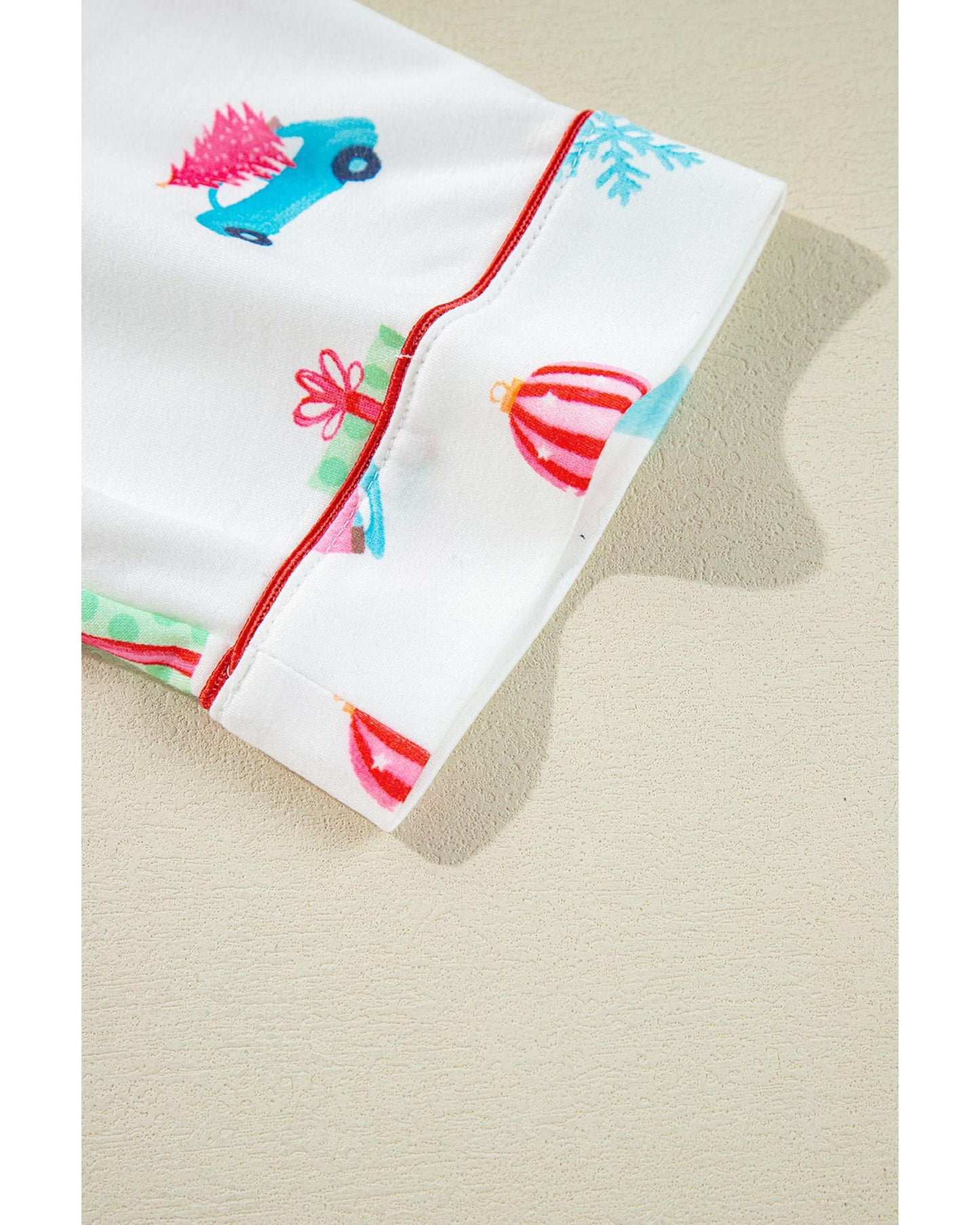 White Christmas Print Short Sleeve Shirt and Shorts Pajama Set - M