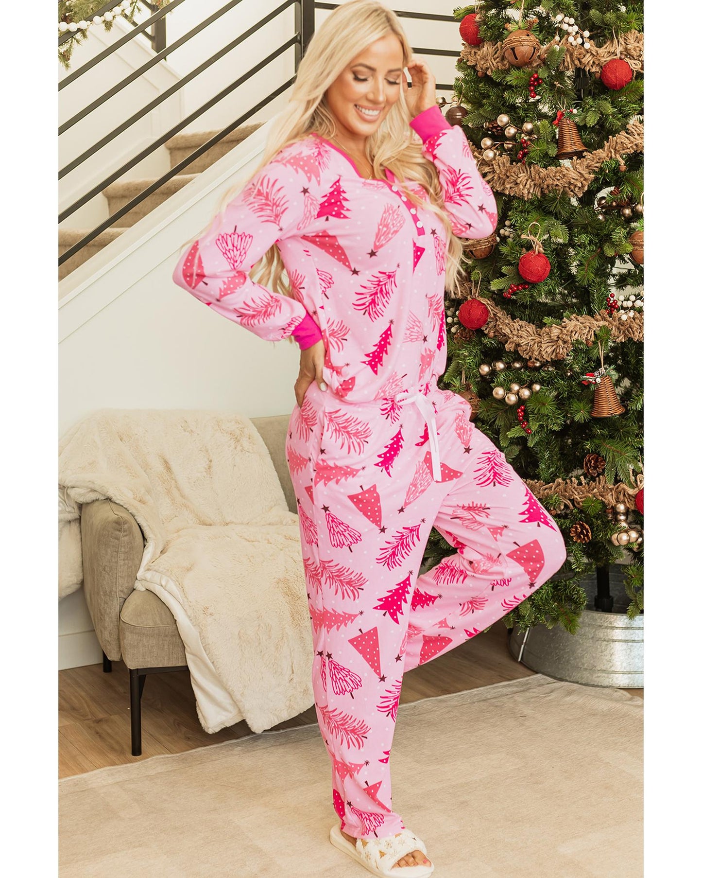 Pink Christmas Tree Print V Neck Buttoned Pullover and Drawstring Pants Lounge Set - M