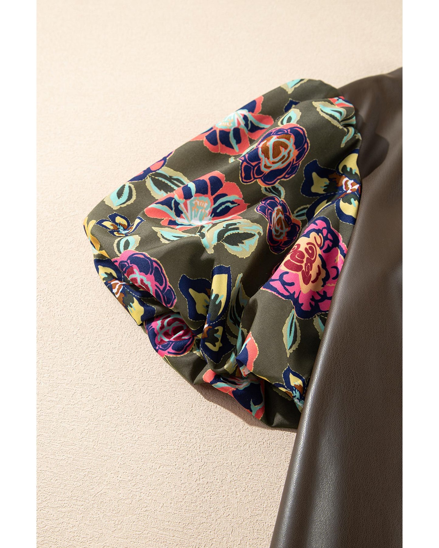 Four Leaf Clover Floral Bubble Sleeve Patchwork Leatherette Frilled Round Neck Blouse - S