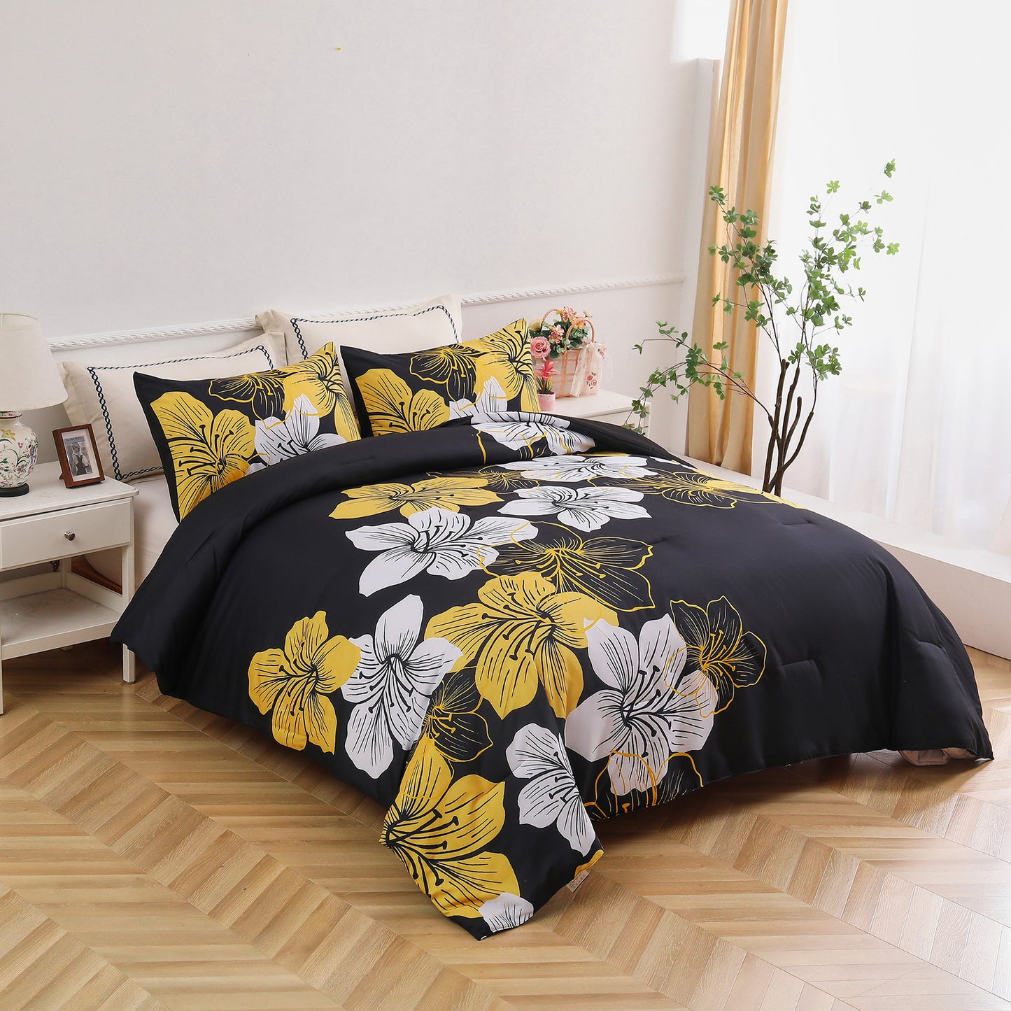 Queen/King Comforter Set, Black/Gold Floral 3-Piece Bedding, Soft Microfiber for All Seasons