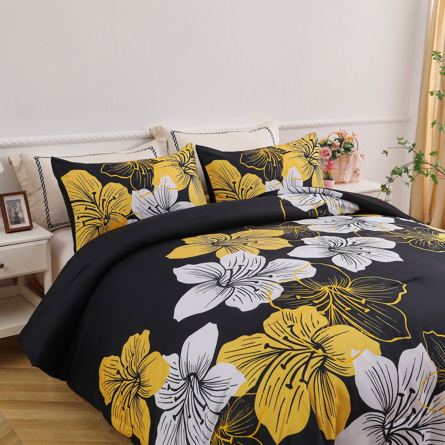 Queen/King Comforter Set, Black/Gold Floral 3-Piece Bedding, Soft Microfiber for All Seasons