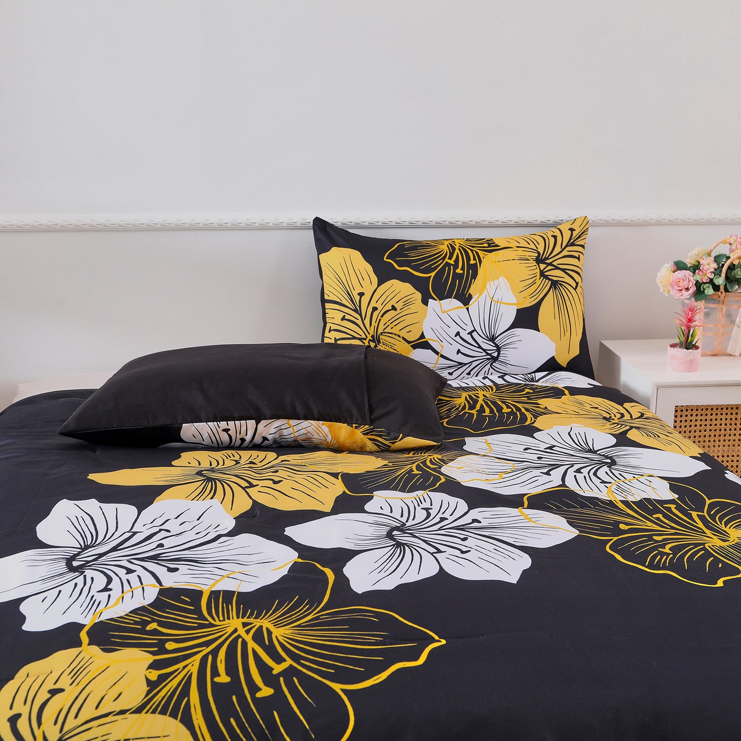 Queen/King Comforter Set, Black/Gold Floral 3-Piece Bedding, Soft Microfiber for All Seasons