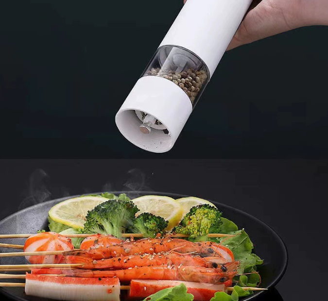 Black Elegant Electric Salt and Pepper Grinder - Modern and Compact for Effortless Seasoning